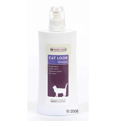 Cat Look est une lotion nettoyante sèche à base d'extraits de prêle (Equisetum arvense) et de sauge (Salvia officinalis). L'extrait de prêle facilite le démêlage des poils longs et apporte au pelage souplesse et élasticité. Il renforce le poil et réduit la chute des poils. La sauge a un effet rafraîchissant. Conseils d'utilisation Vaporiser la lotion directement sur pelage sec ou appliquer sur un tissu propre. Laisser agir 1 à 2 minutes. Sécher en frottant délicatement le pelage à l'aide d'une serviette propre et coiffer le poil si besoin (en particulier pour les chiens à poils longs).