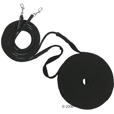 Ces longues rênes de haute qualité offrent plusieurs avantages qui vous permettront de travailler à pied de façon optimale avec votre cheval section du milieu en matériau doux pour les mains et d´une bonne adhérence section avant en corde de nylon ronde glissant bien dans des poulies ou les anneaux d´un surfaix de travail 2 en 1 ces longues rênes sont munies d´une boucle au milieu permettant de les séparer et ainsi de les utiliser en tant que longes normales deux mousquetons solides pour une installation simple et rapide au licol ou au caveçon. longueur totale de 16 m Ces longues rênes de couleur noire possèdent toutes les fonctions nécessaires et pratiques pour vous permettre d´effectuer avec votre cheval un travail tout en finesse. Les sections avant des longues rênes sont faites en corde de nylon ronde résistante et pourvues à leur extrémité de mousquetons solides. Les longues rênes glissent donc très bien à traver