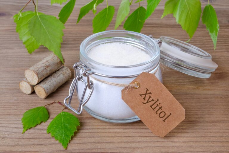 un pot rempli de xylitol