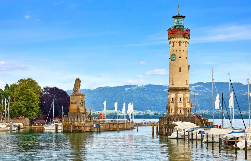 Petit port de plaisance le long du lac de Constance